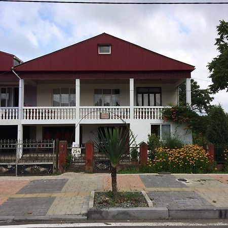 Natia Guest House Kobuleti Bagian luar foto